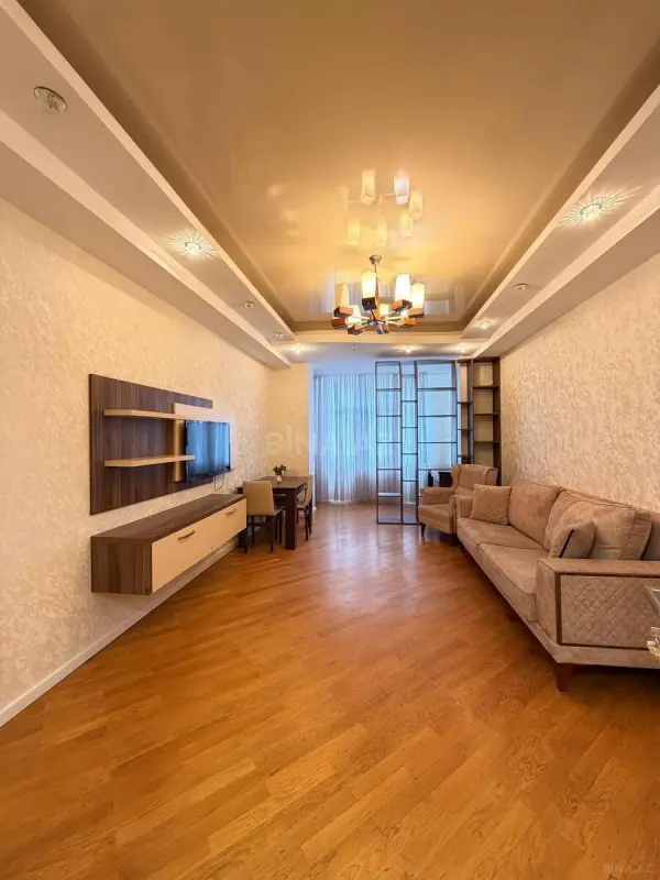 Kirayə verilir 3 otaqlı mənzil 130 m²