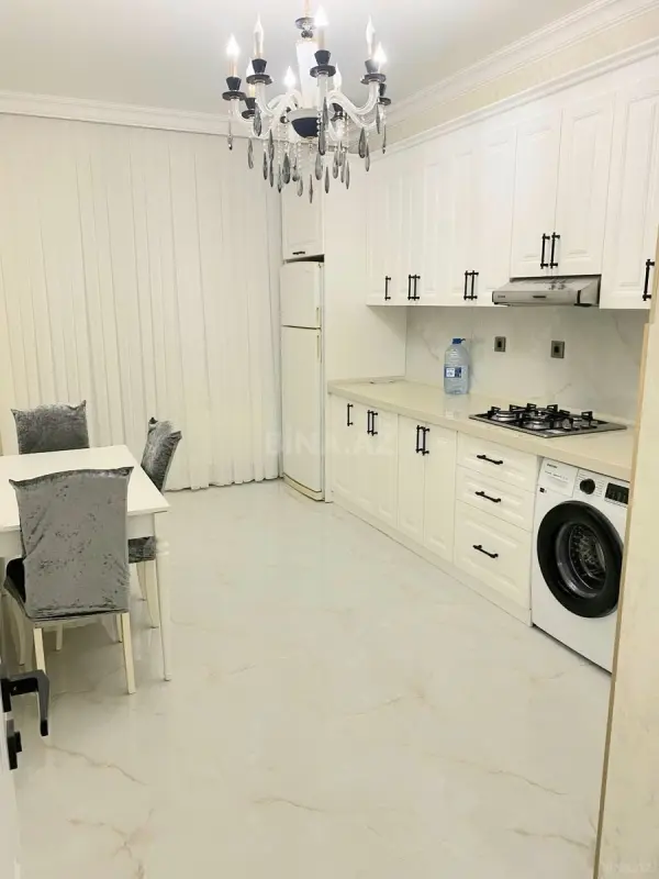 Kirayə verilir 3 otaqlı mənzil 135 m²