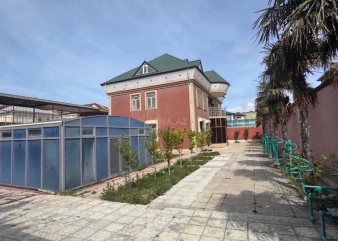 Kirayə verilir 12 otaqlı həyət evi 910 m²