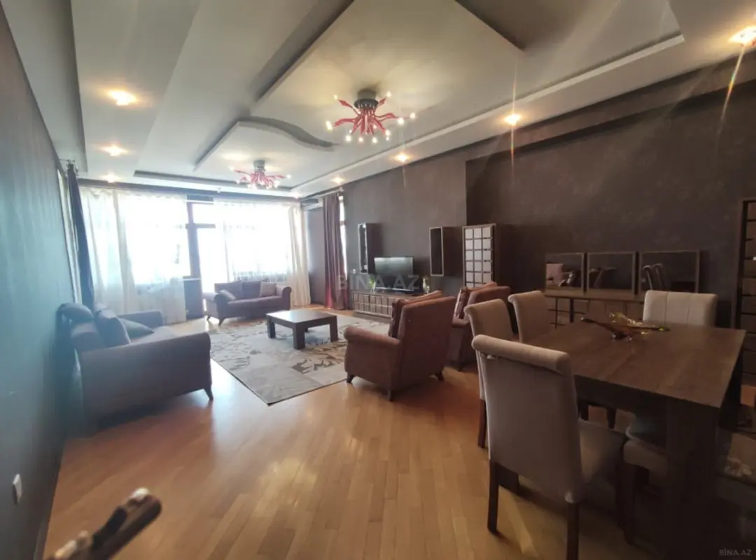 Kirayə verilir 5 otaqlı mənzil 230 m²