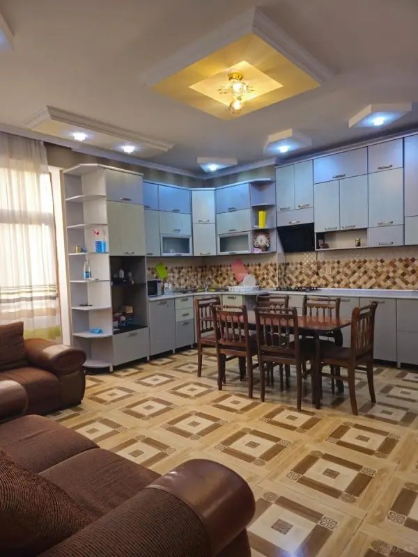 Kirayə verilir 3 otaqlı mənzil 120 m²