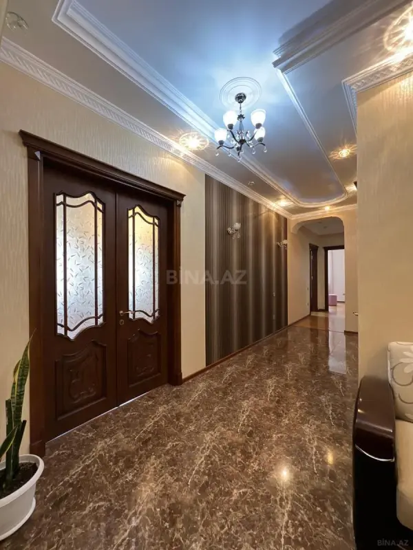 Satılır 3 otaqlı mənzil 138 m²