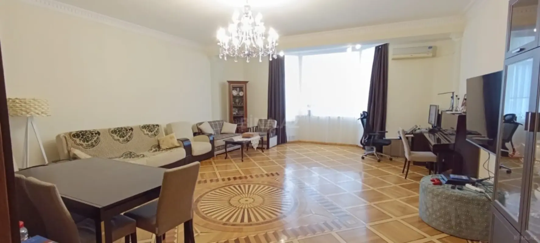 Satılır 4 otaqlı mənzil 202 m²