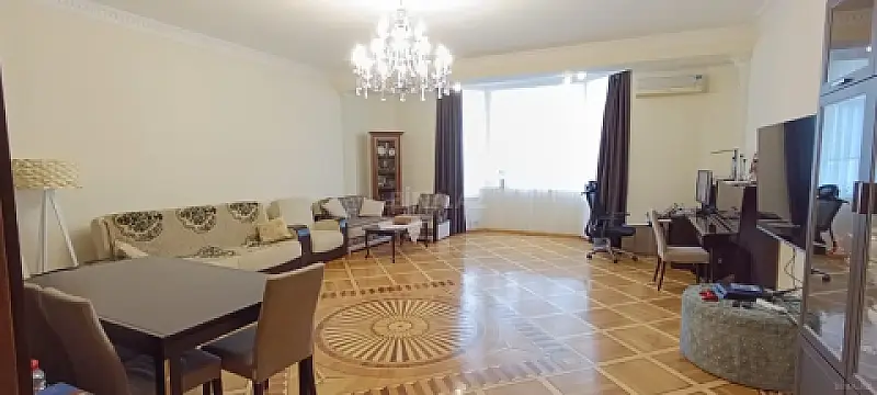Satılır 4 otaqlı mənzil 202 m² — Bakı, Nizami 4 otaq 202.00 m²