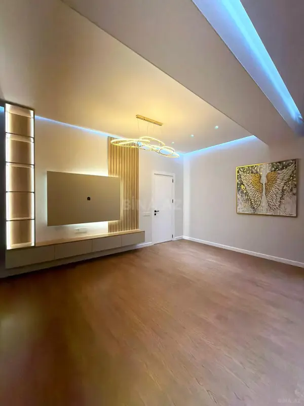 Satılır 4 otaqlı mənzil 130 m²