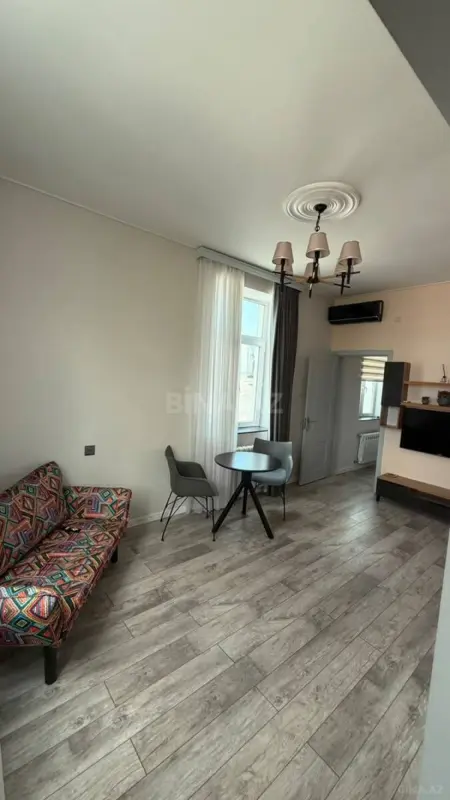 Kirayə verilir 2 otaqlı mənzil 65 m²