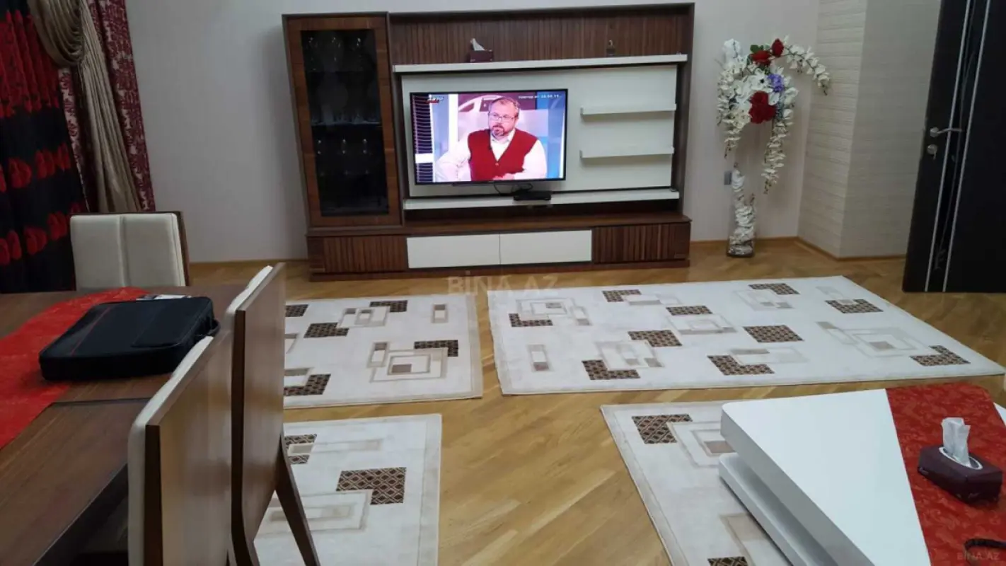 Kirayə verilir 2 otaqlı mənzil 100 m²