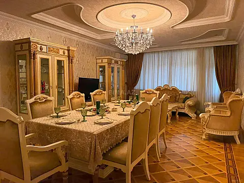 Satılır 4 otaqlı mənzil 192 m² — Bakı 4 otaq 192.00 m²