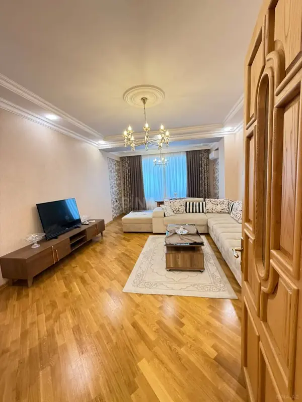 Satılır 3 otaqlı mənzil 126 m²