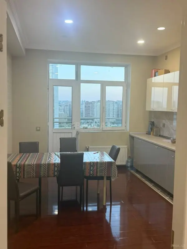 Kirayə verilir 3 otaqlı mənzil 150 m²