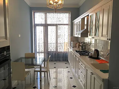 Kirayə verilir 3 otaqlı mənzil 165 m² — Bakı 3 otaq 165.00 m²