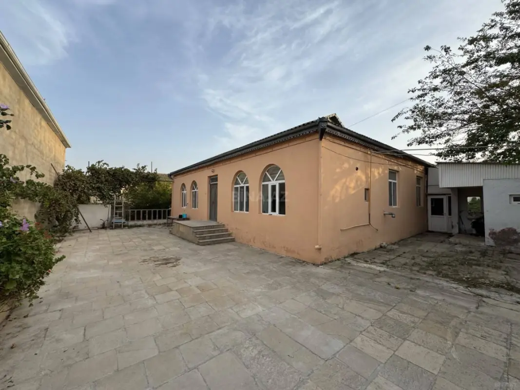 Satılır 4 otaqlı həyət evi 200 m²
