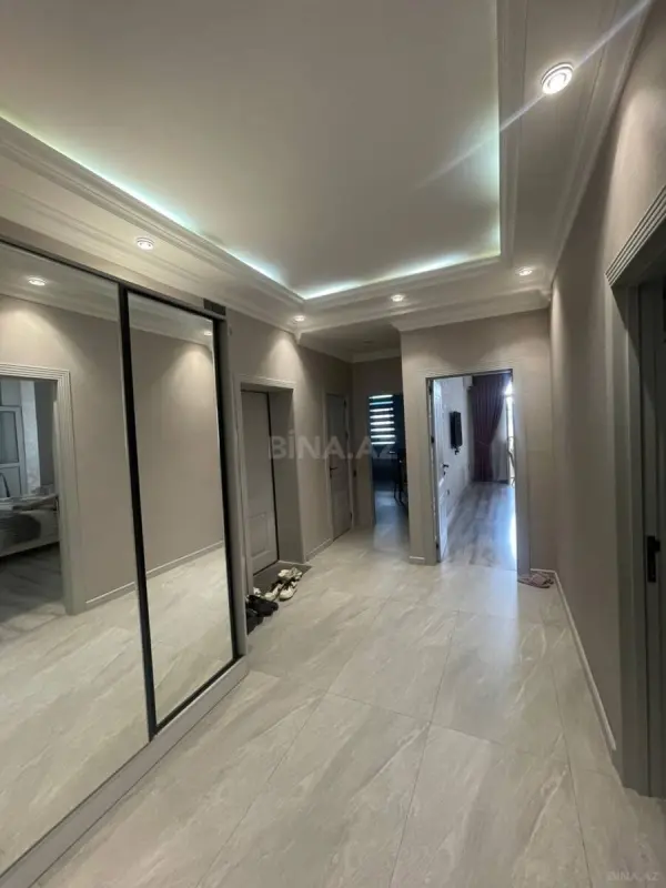 Satılır 3 otaqlı mənzil 130 m²