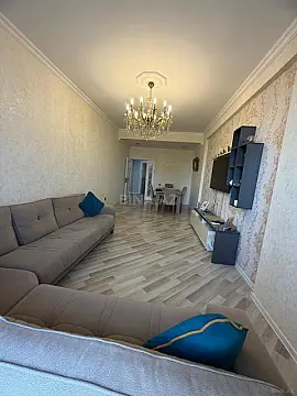 Satılır 3 otaqlı mənzil 135 m² — Bakı, İnşaatçılar 3 otaq 135.00 m²