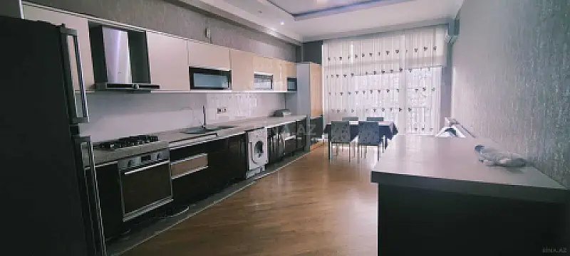 Kirayə verilir 4 otaqlı mənzil 200 m² — Bakı 4 otaq 200.00 m²