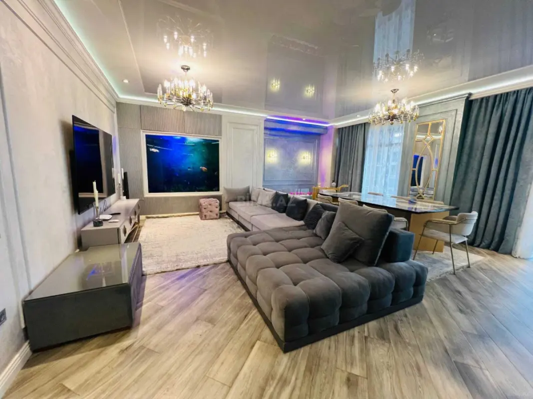 Kirayə verilir 3 otaqlı mənzil 180 m²
