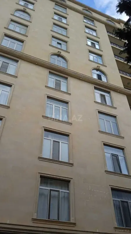 Satılır 3 otaqlı mənzil 146 m²