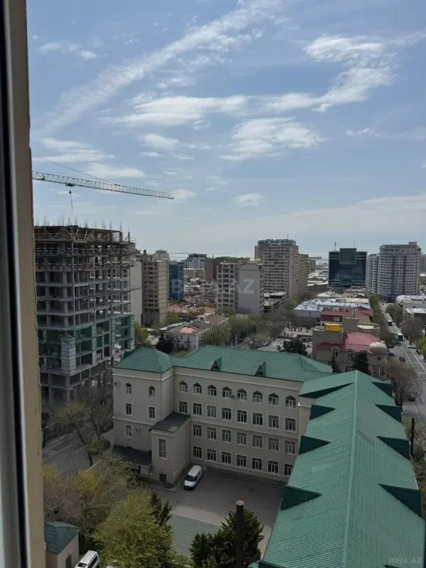 Satılır 3 otaqlı mənzil 138 m²