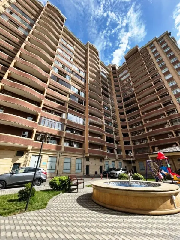 Satılır 3 otaqlı mənzil 130 m²