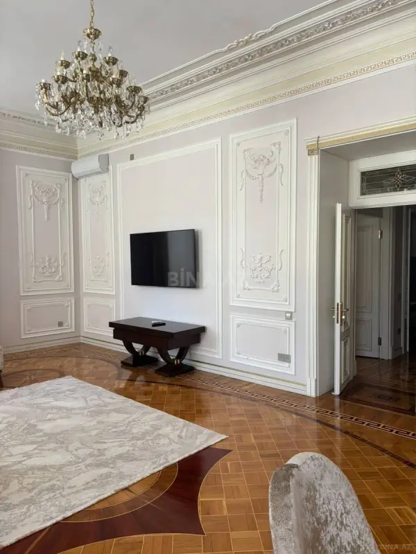 Kirayə verilir 4 otaqlı mənzil 150 m²