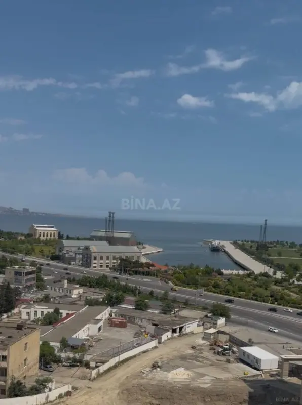 Satılır 3 otaqlı mənzil 156 m²
