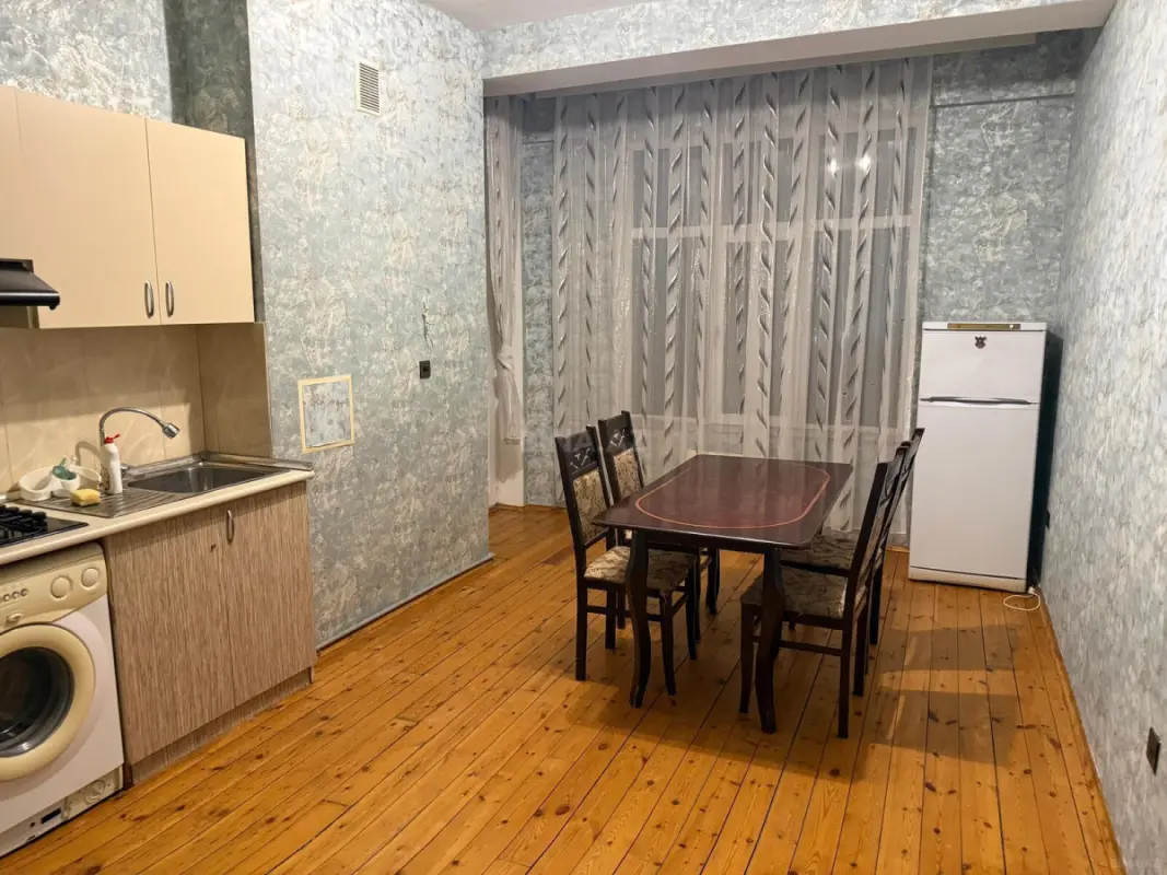 Kirayə verilir 2 otaqlı mənzil 100 m²