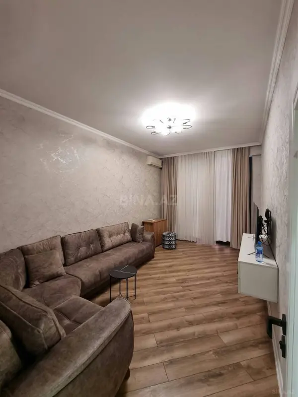 Kirayə verilir 2 otaqlı mənzil 71 m²