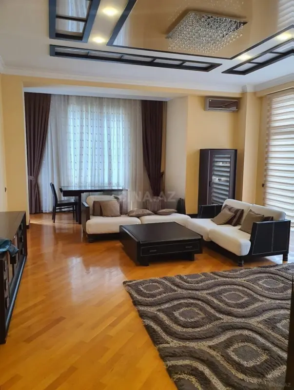 Kirayə verilir 4 otaqlı mənzil 200 m²