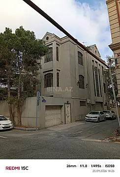 Satılır 9 otaqlı həyət evi 560 m² — Bakı 9 otaq 560.00 m²