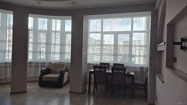 Kirayə verilir 2 otaqlı mənzil 95 m² — Bakı 2 otaq 95.00 m²