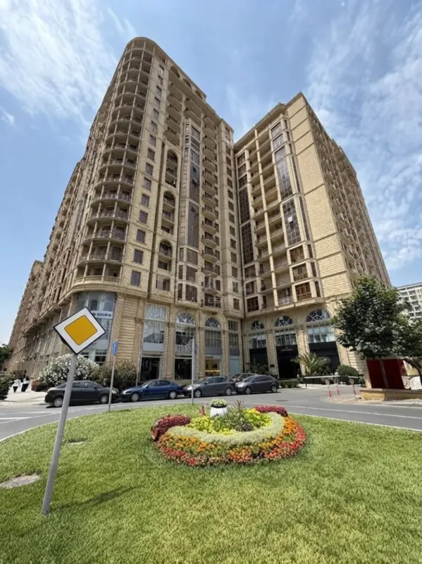 Kirayə verilir 3 otaqlı mənzil 170 m²