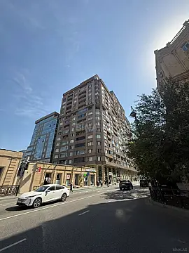 Satılır 4 otaqlı mənzil 190 m² — Bakı 4 otaq 190.00 m²