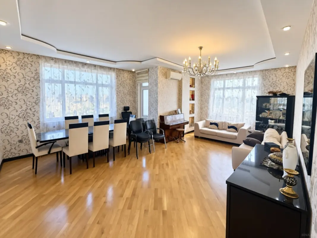 Satılır 3 otaqlı mənzil 130 m²
