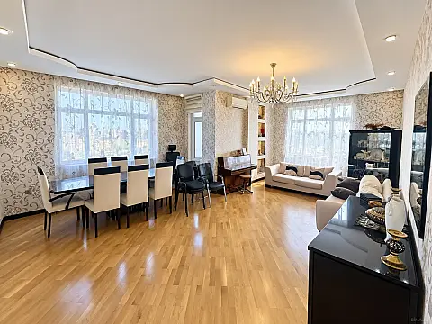 Satılır 3 otaqlı mənzil 130 m² — Bakı 3 otaq 130.00 m²
