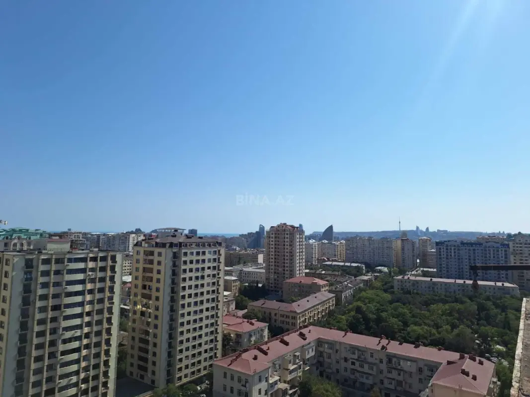 Satılır 4 otaqlı mənzil 160 m²