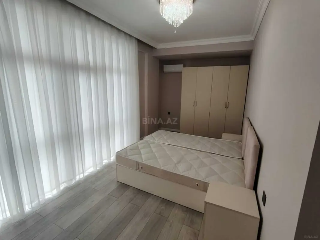 Kirayə verilir 4 otaqlı mənzil 150 m²