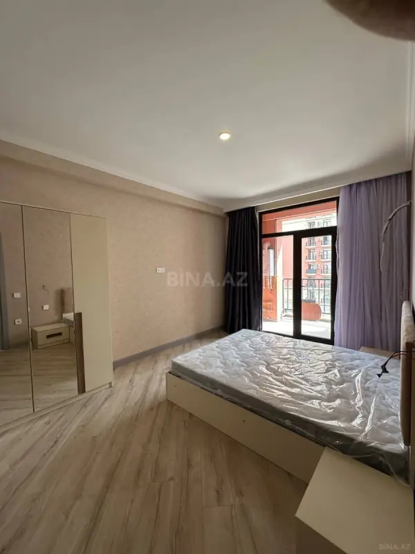 Kirayə verilir 2 otaqlı mənzil 90 m²