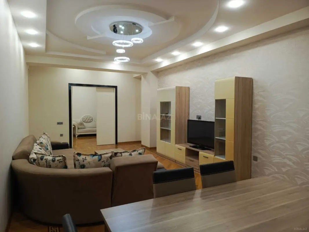 Kirayə verilir 2 otaqlı mənzil 120 m²