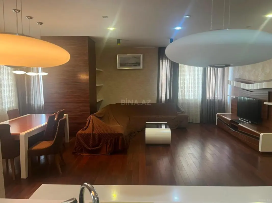 Kirayə verilir 2 otaqlı mənzil 135 m²