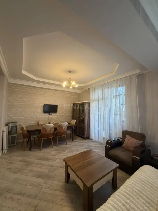Kirayə verilir 2 otaqlı mənzil 81 m²