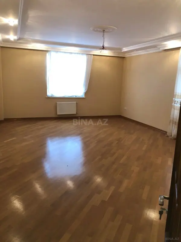 Kirayə verilir 3 otaqlı mənzil 155 m²