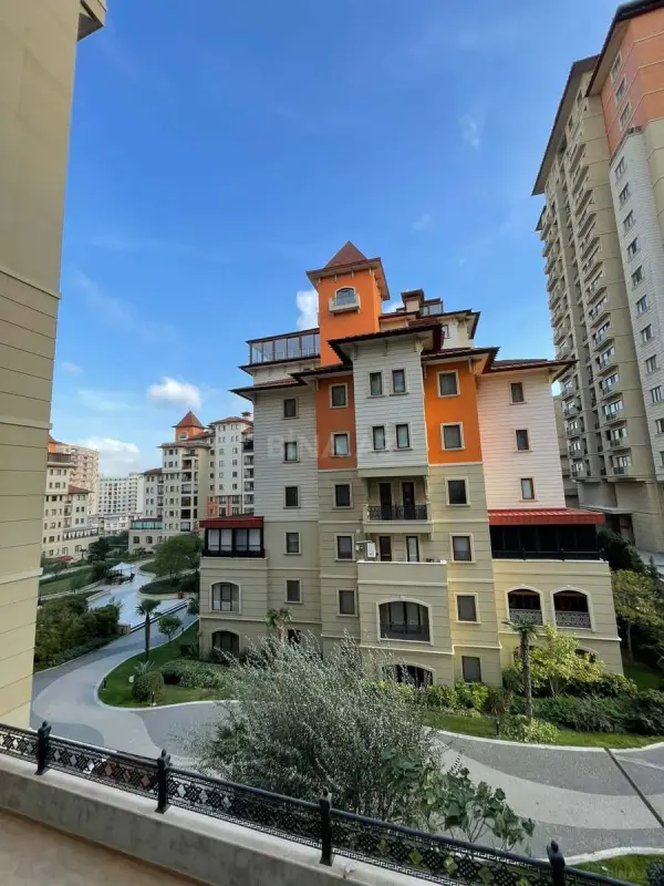 Kirayə verilir 5 otaqlı mənzil 300 m²