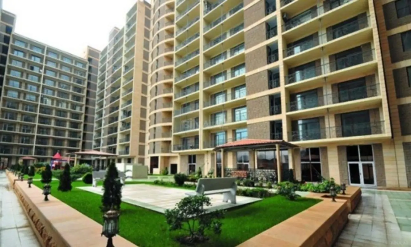 Kirayə verilir 4 otaqlı mənzil 200 m²