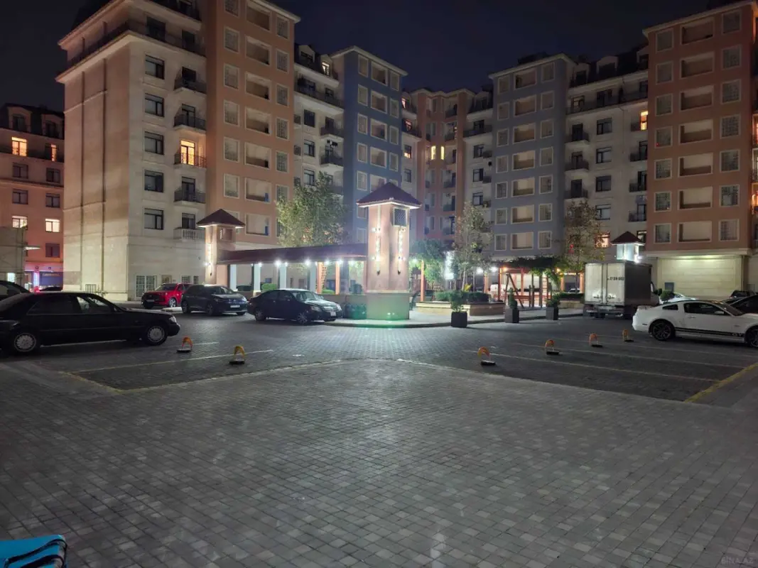 Kirayə verilir 3 otaqlı mənzil 130 m²
