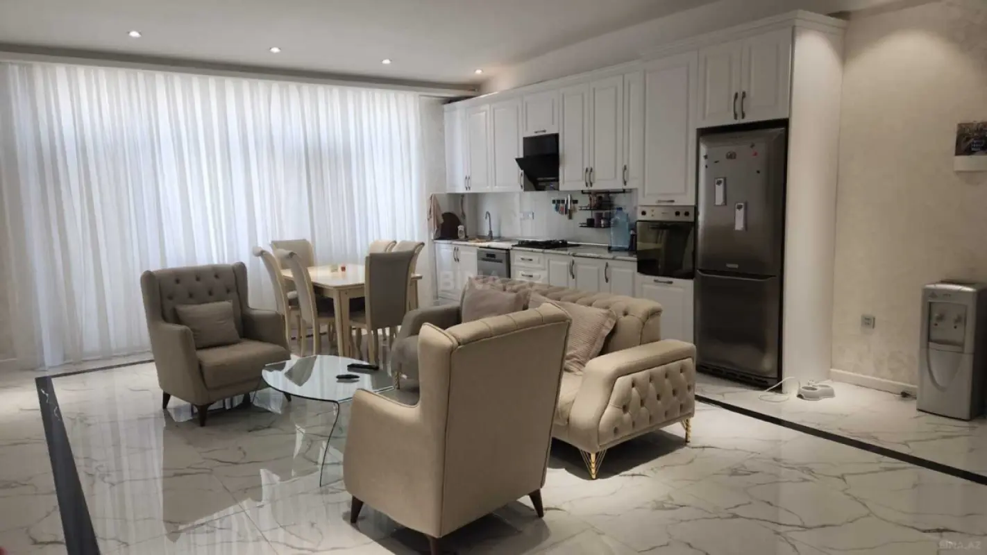 Kirayə verilir 5 otaqlı mənzil 210 m²