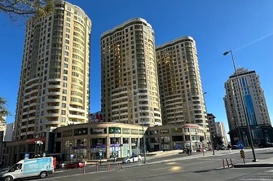 Kirayə verilir 3 otaqlı mənzil 165 m² — Bakı, Nizami 3 otaq 165.00 m²
