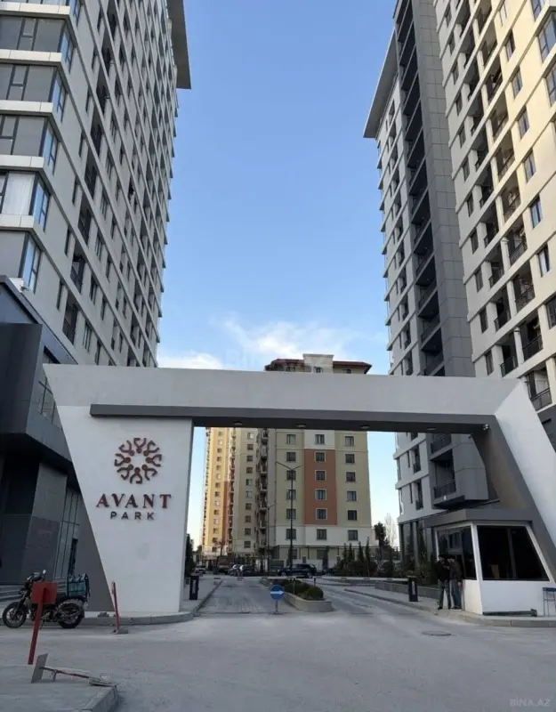 Satılır 3 otaqlı mənzil 121 m²