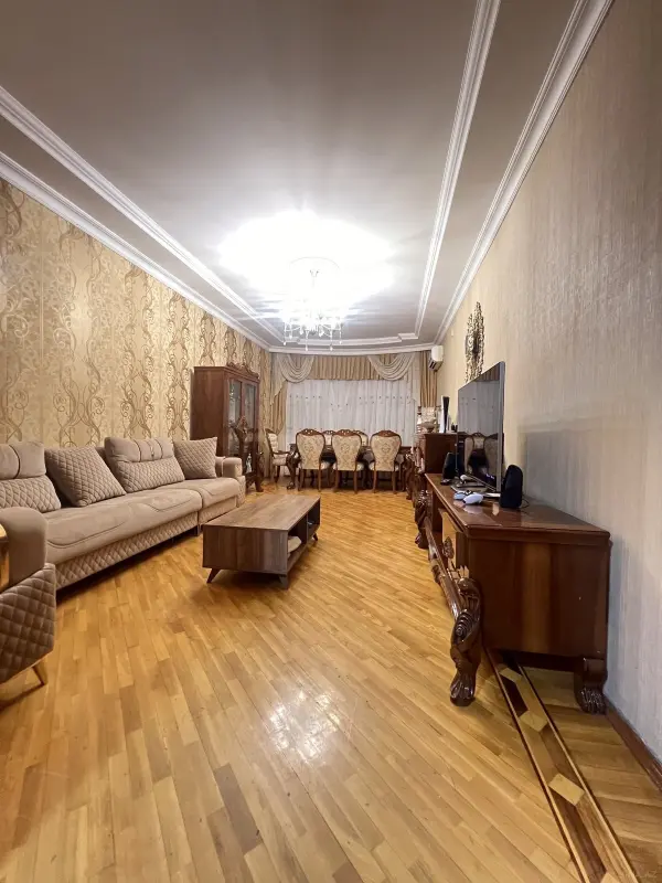Satılır 3 otaqlı mənzil 125 m²