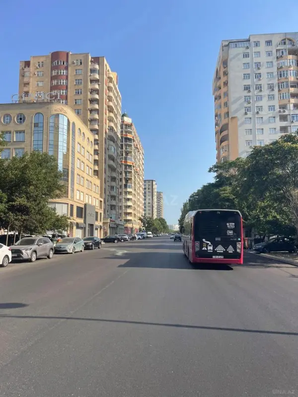 Satılır 4 otaqlı mənzil 191 m²