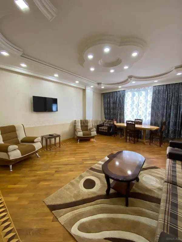 Kirayə verilir 2 otaqlı mənzil 110 m²